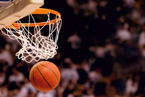 开云体育官方网站-德甲争冠战之夜，伦纳德展现巨星价值，当篮球之神降临足球圣殿