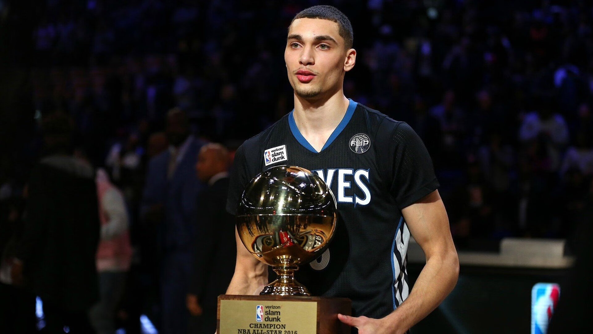 F1新赛季揭幕战，当赛道轰鸣撞上篮球单节风暴