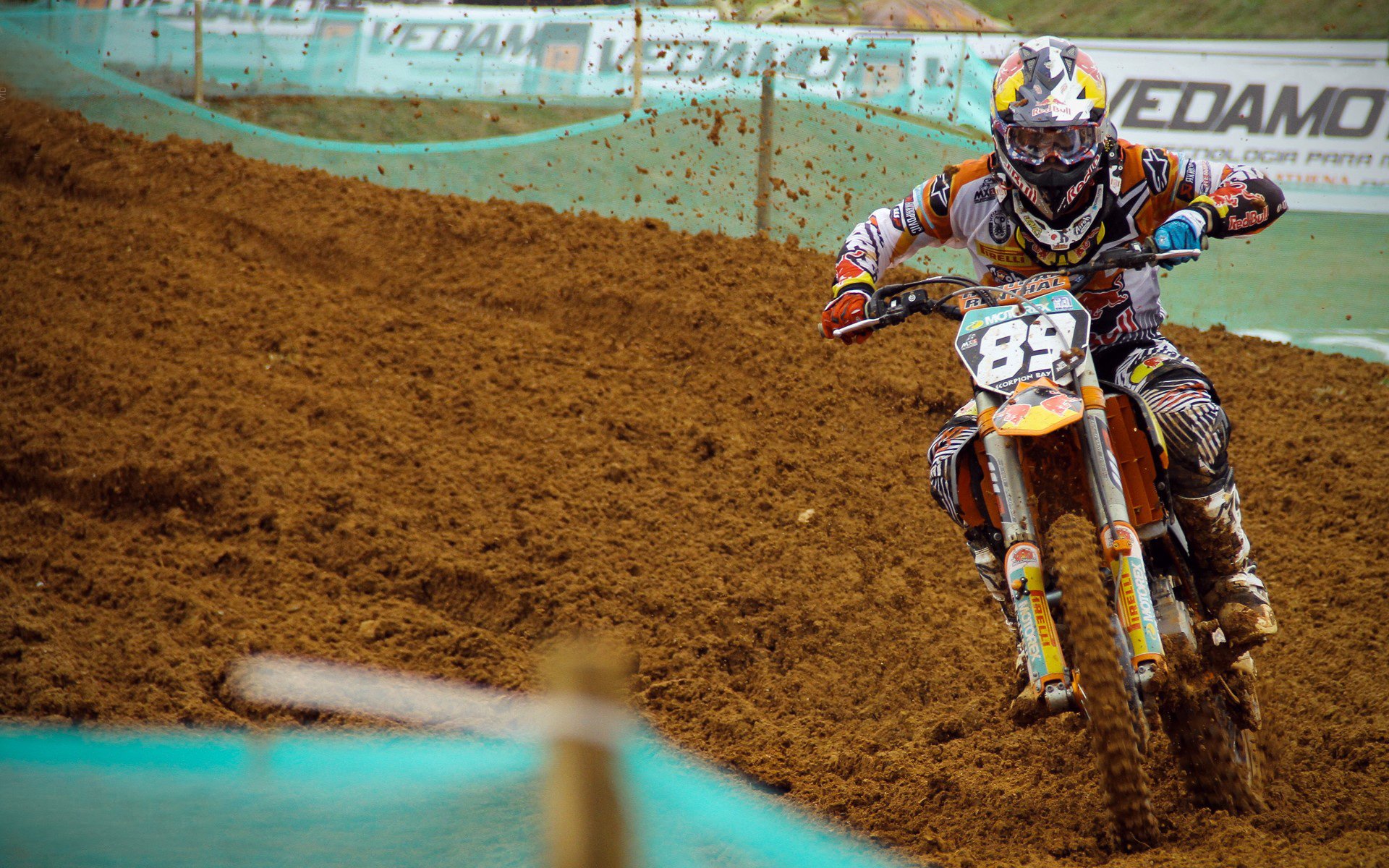 罗德里爆发，阿尔及利亚掀翻希腊，足球如何成为后殖民时代的复仇之刃？