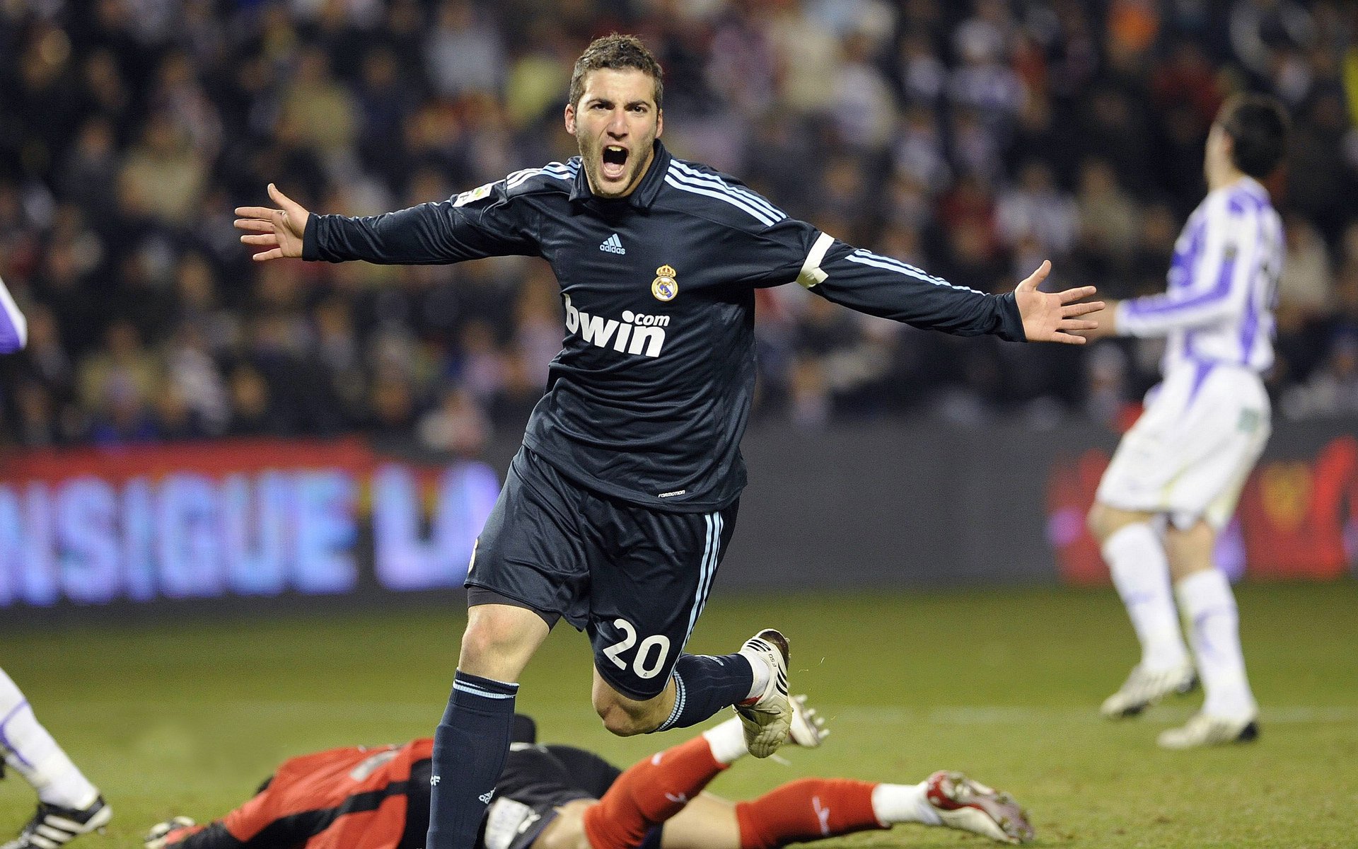 卢卡库统治全场，贝蒂斯狂胜亚特兰大，当战术板上的符号成为血肉